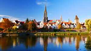 Ulm, Deutschland: Skyline der Donaustadt, die von dem Münster überragt wird